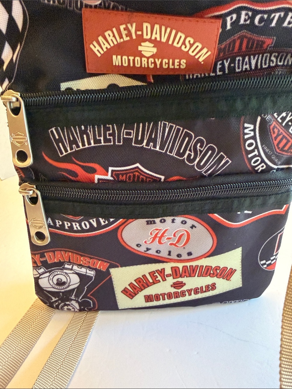 Harley-Davidson Black Bag with Red Logo Accents Crossbody - Picture 10 of 10